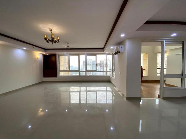 Resale | 4 BHK + Servant Room,Extra Room 4000 Sq.Ft. Apartment in Parx Laureate
