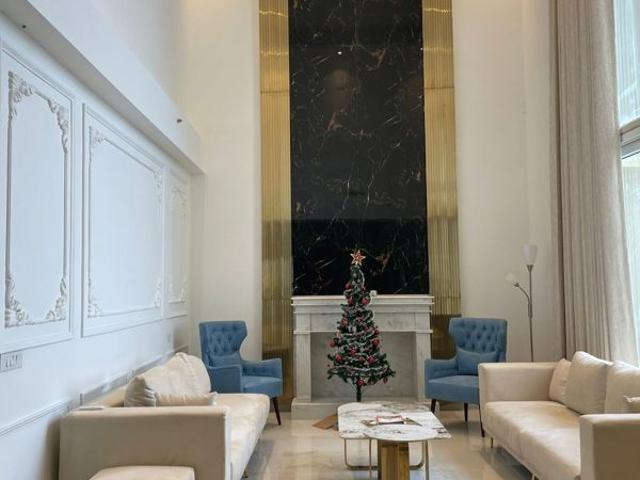 Resale | 4 BHK + Servant Room,Extra Room 4425 Sq.Ft. Apartment in Mahagun Mezzaria