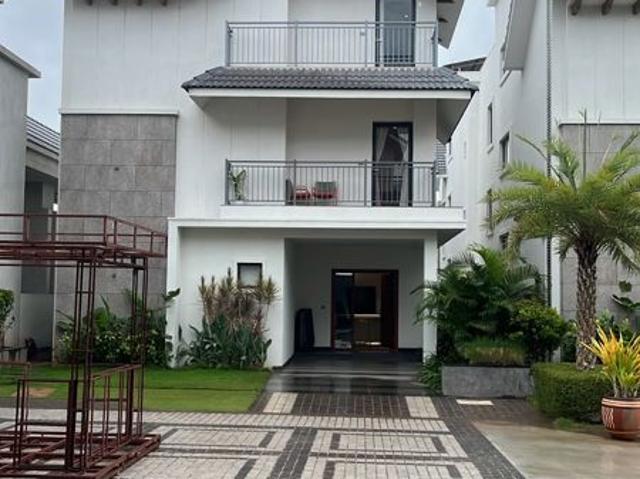 Resale | 4 BHK + Servant Room,Extra Room 4700 Sq.Ft. Villa in Nagole
