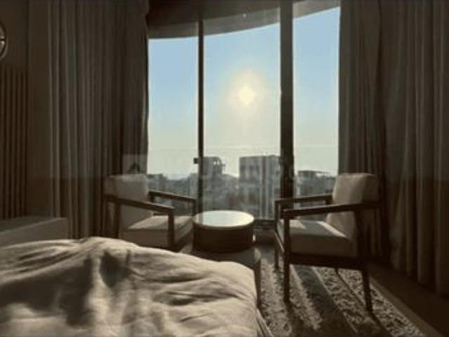 Resale | 4 BHK + Servant Room,Extra Room 5000 Sq.Ft. Apartment in Wadhwa Marina Vista