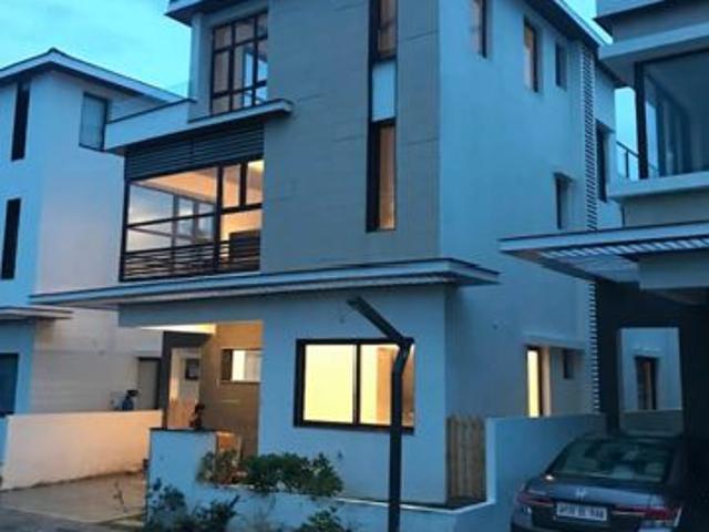 Resale | 4 BHK + Servant Room,Extra Room 5500 Sq.Ft. Villa in Mantri Group Mantri Euphoria