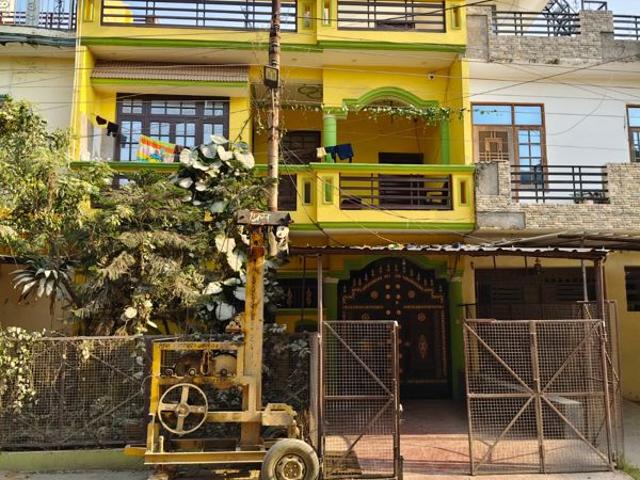 Resale | 4 BHK + Servant Room,Store Room 1312 Sq.Ft. Independent House in Vrindavan Yojna