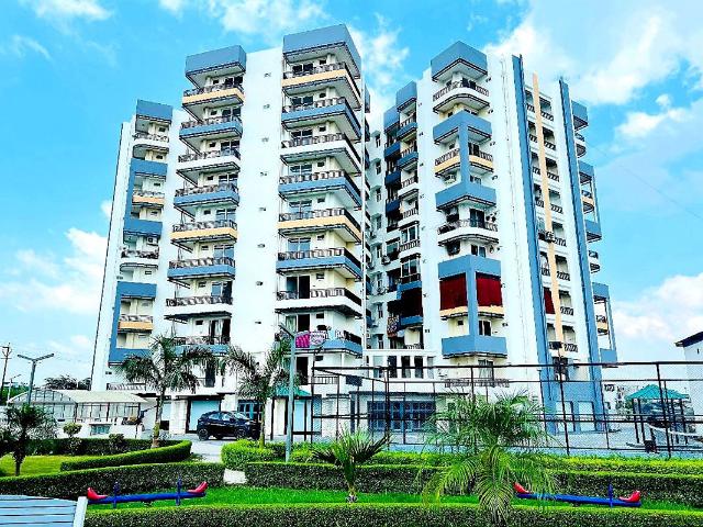 Resale | 4 BHK + Servant Room,Store Room 2532 Sq.Ft. Apartment in Vrindavan Yojna