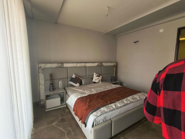 Resale | 4 BHK + Servant Room,Store Room 2920 Sq.Ft. Apartment in Kharar Road