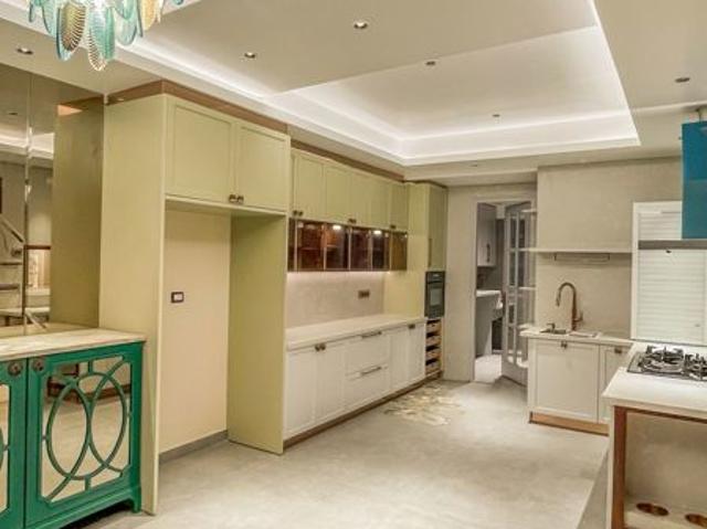 Resale | 4 BHK + Servant Room,Store Room 3240 Sq.Ft. Apartment in Peninsula Heights Bangalore