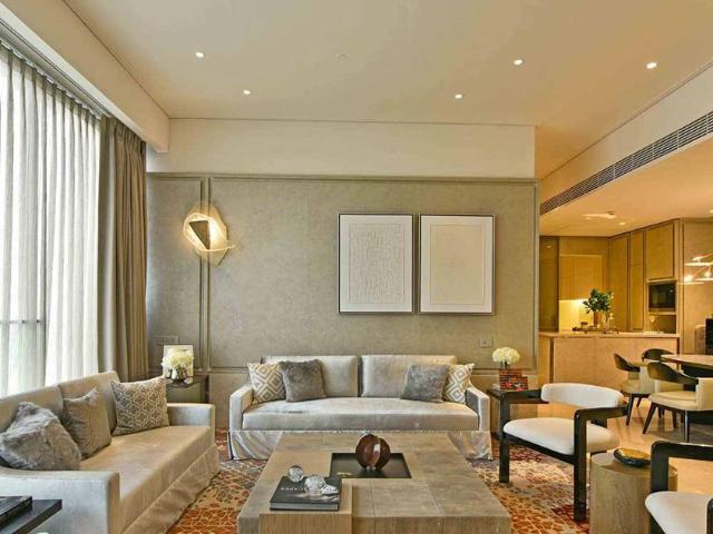 Resale | 4 BHK + Servant Room,Study Room 1590 Sq.Ft. Apartment in Rustomjee Crown