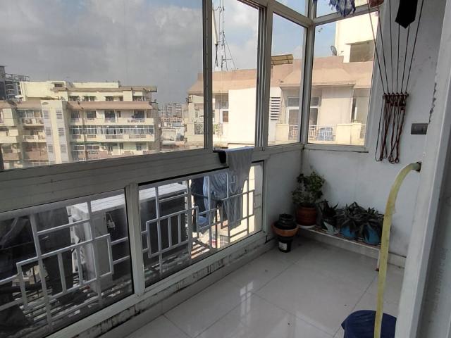 Resale | 4 BHK + Servant Room,Study Room 1668 Sq.Ft. Apartment in Amrapali Royal