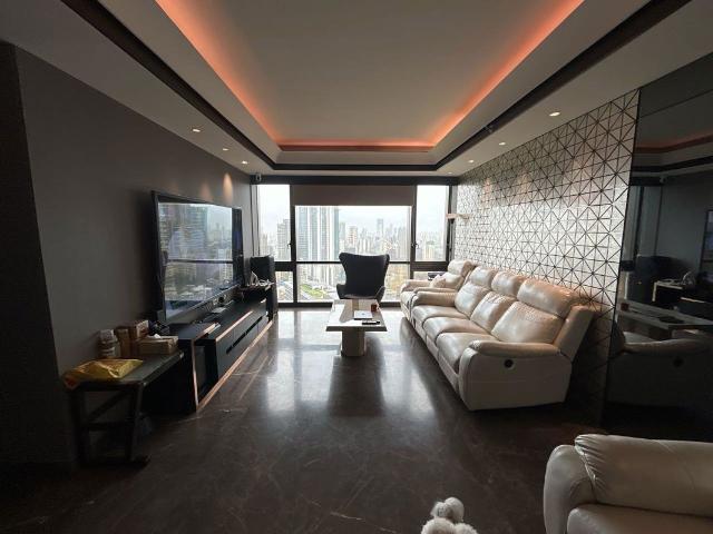 Resale | 4 BHK + Servant Room,Study Room 1670 Sq.Ft. Apartment in Lodha Trump Tower