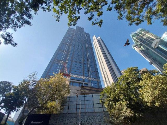 Resale | 4 BHK + Servant Room,Study Room 1760 Sq.Ft. Apartment in Rustomjee Crown