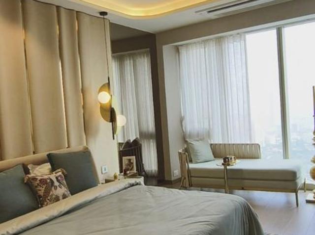 Resale | 4 BHK + Servant Room,Study Room 1766 Sq.Ft. Apartment in Lodha The Park
