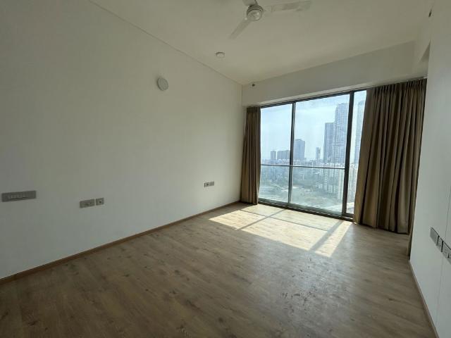 Resale | 4 BHK + Servant Room,Study Room 2150 Sq.Ft. Apartment in Rustomjee Crown