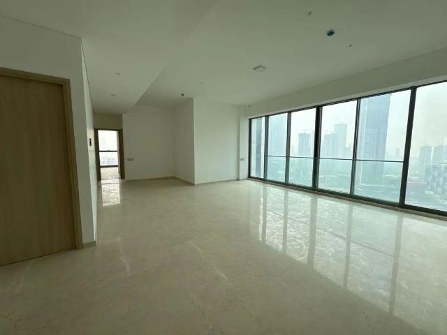 Resale | 4 BHK + Servant Room,Study Room 2190 Sq.Ft. Apartment in Rustomjee Crown