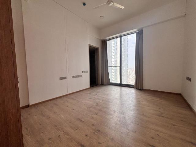 Resale | 4 BHK + Servant Room,Study Room 2280 Sq.Ft. Apartment in Rustomjee Crown