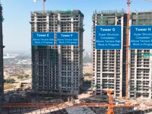Resale | 4 BHK + Servant Room,Study Room 2917 Sq.Ft. Apartment in Smart World One DXP