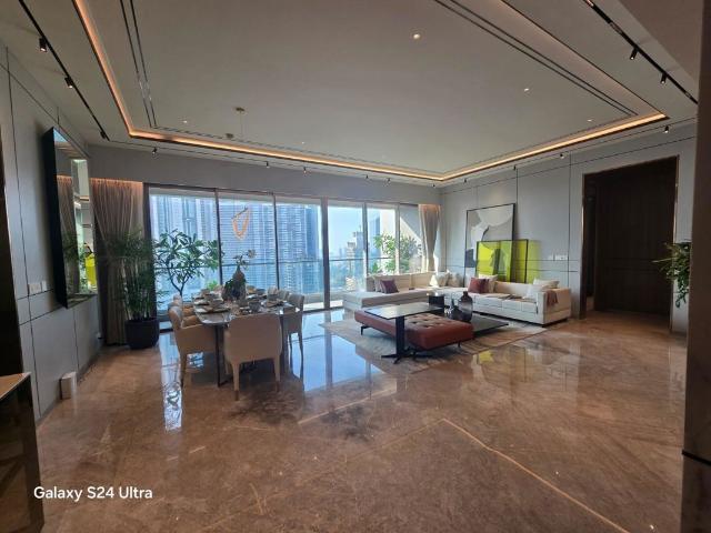 Resale | 4 BHK + Servant Room,Study Room 3000 Sq.Ft. Apartment in Lodha Worli