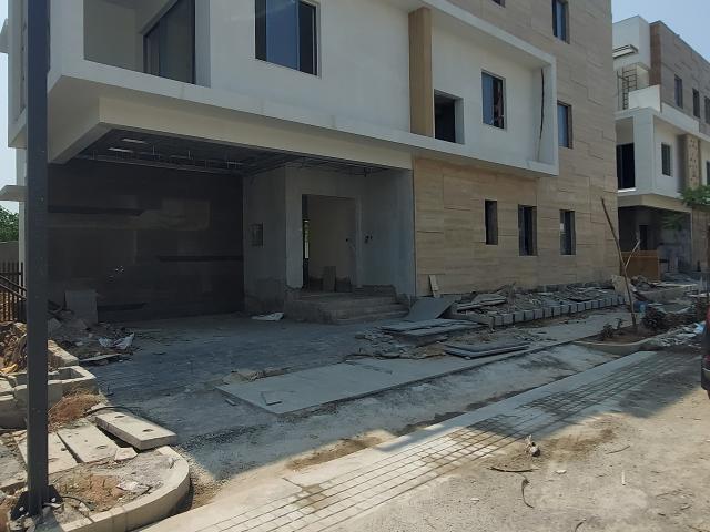 Resale | 4 BHK + Servant Room,Study Room,Extra Room 4159 Sq.Ft. Villa in Vertex Kingston Park