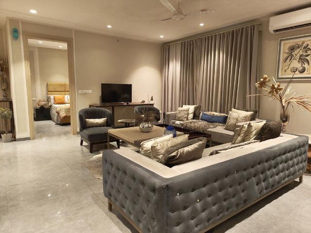 Resale | 4 BHK + Servant Room,Study Room,Extra Room,Basement,Store Room 3672 Sq.Ft. Apartment in Kharar Road