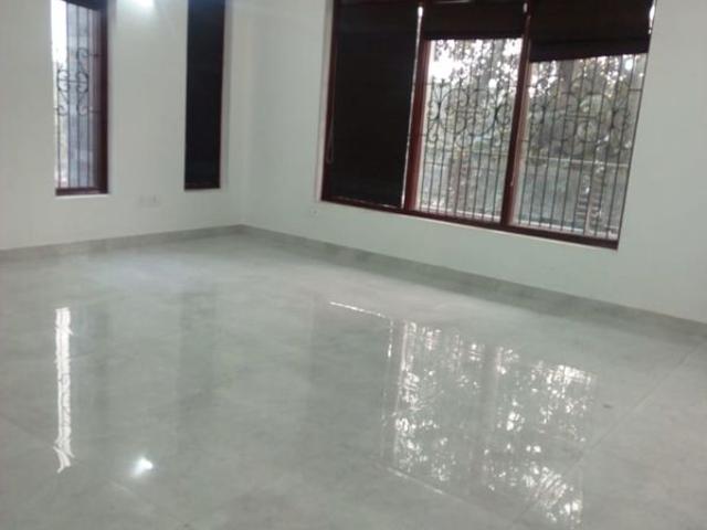 Resale | 4 BHK + Servant Room,Study Room,Extra Room,Store Room 450 Sq.Mt. Independent House in Sector 36