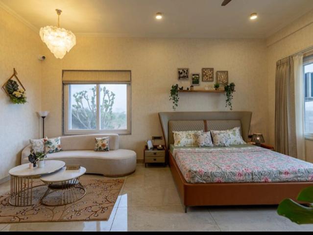 Resale | 4 BHK + Servant Room 140 Sq.Yd. Villa in Mahapura