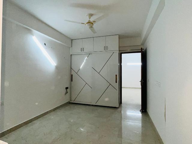Resale | 4 BHK + Servant Room 1456 Sq.Ft. Apartment in Uninav Utopia