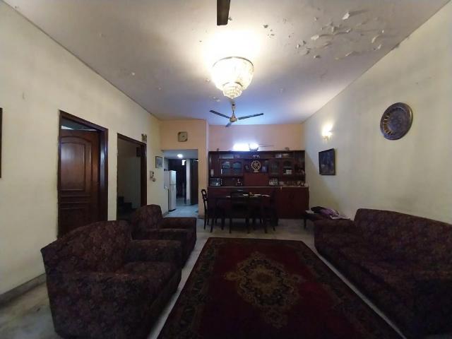 Resale | 4 BHK + Servant Room 161 Sq.Yd. Independent House in Noida Central