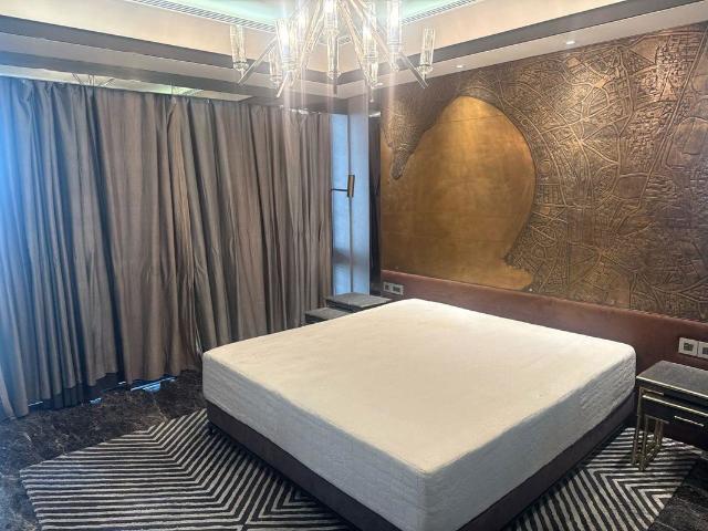 Resale | 4 BHK + Servant Room 1690 Sq.Ft. Apartment in Lodha Trump Tower