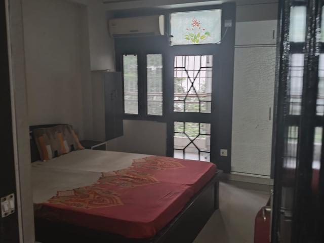 Resale | 4 BHK + Servant Room 1800 Sq.Ft. Apartment in Amrapali Royal