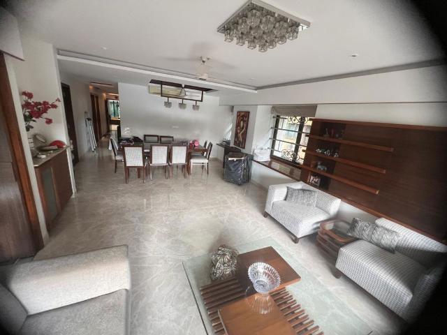 Resale | 4 BHK + Servant Room 1800 Sq.Ft. Apartment in Santacruz West