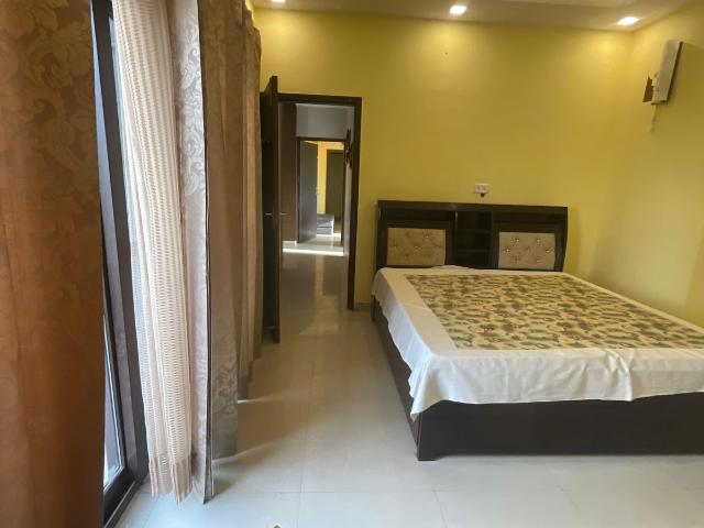Resale | 4 BHK + Servant Room 1825 Sq.Ft. Apartment in Sector 45