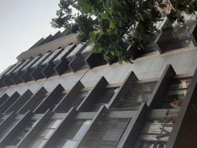 Resale | 4 BHK + Servant Room 1900 Sq.Ft. Apartment in Khar West