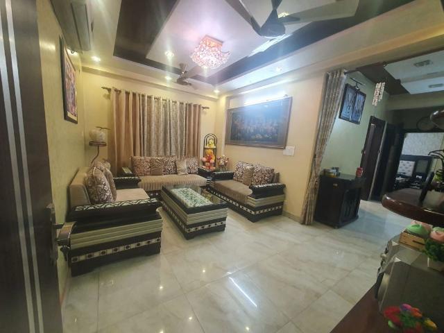 Resale | 4 BHK + Servant Room 2400 Sq.Ft. Apartment in Sector 12