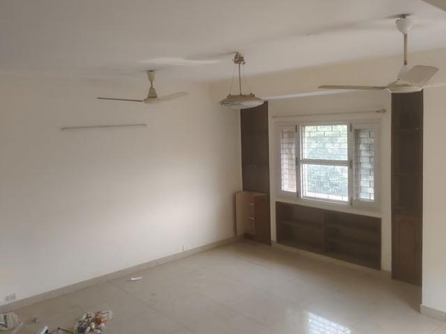 Resale | 4 BHK + Servant Room 2400 Sq.Ft. Apartment in The Rama Apartment