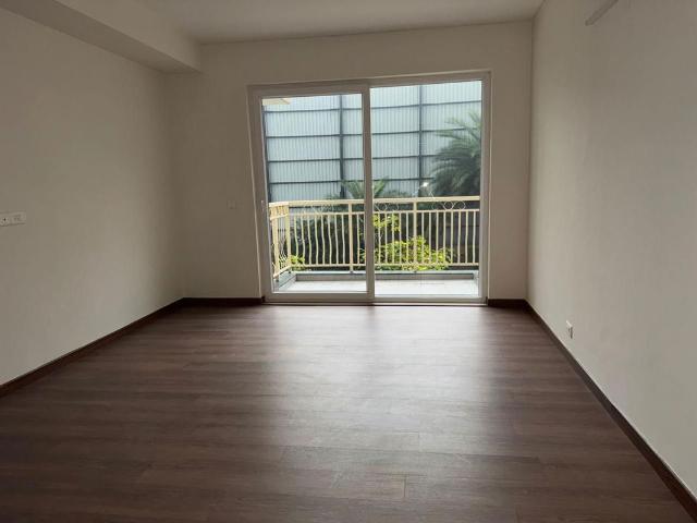 Resale | 4 BHK + Servant Room 2450 Sq.Ft. Apartment in DLF Trinity Towers