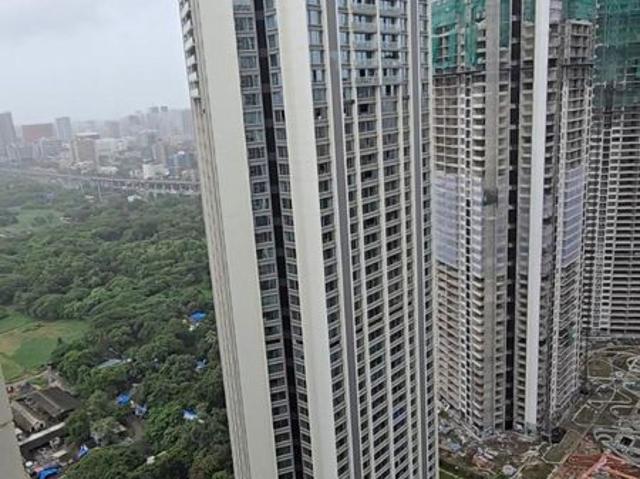 Resale | 4 BHK + Servant Room 2465 Sq.Ft. Apartment in Oberoi Realty Esquire