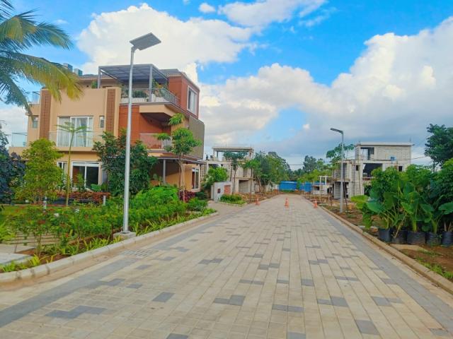 Resale | 4 BHK + Servant Room 2472 Sq.Ft. Villa in Urbanrise Paradise On Earth