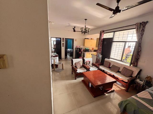 Resale | 4 BHK + Servant Room 2475 Sq.Ft. Apartment in Amrapali Platinum