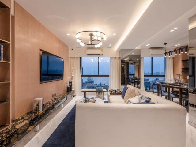 Resale | 4 BHK + Servant Room 2528 Sq.Ft. Apartment in Alamdar Marine Palace