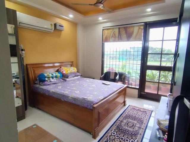 Resale | 4 BHK + Servant Room 2550 Sq.Ft. Apartment in Pioneer Park Phase 1