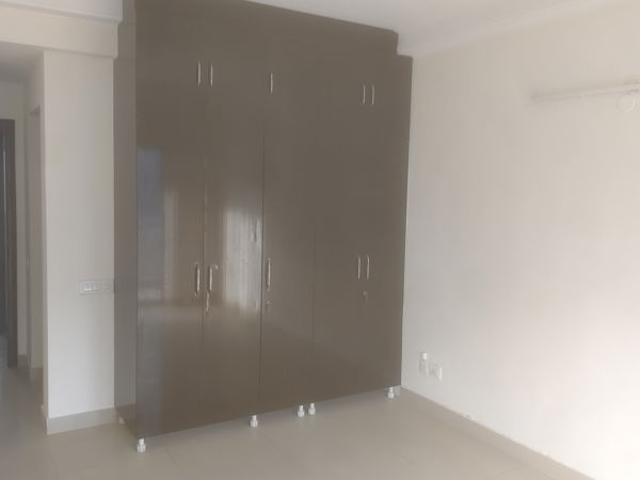 Resale | 4 BHK + Servant Room 2550 Sq.Ft. Apartment in The Rama Apartment