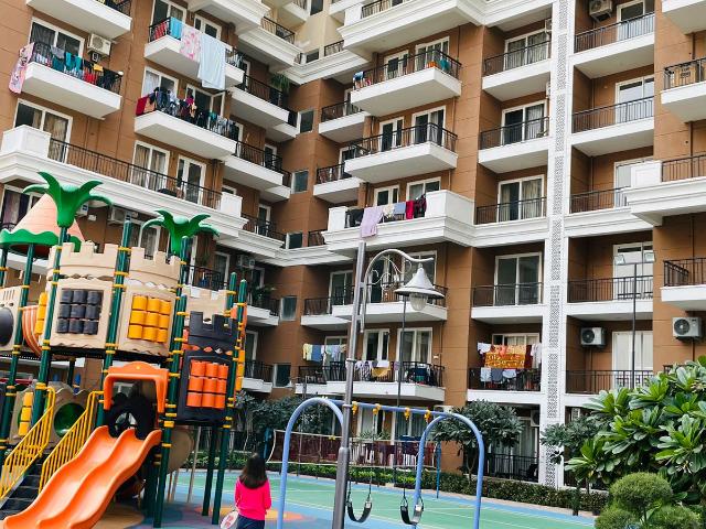 Resale | 4 BHK + Servant Room 2565 Sq.Ft. Apartment in Ambika Florence Park