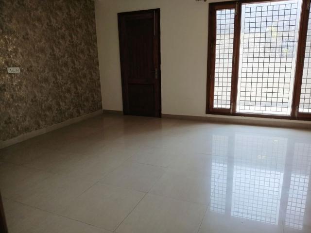 Resale | 4 BHK + Servant Room 2575 Sq.Ft. Apartment in Mahagun Mirabella