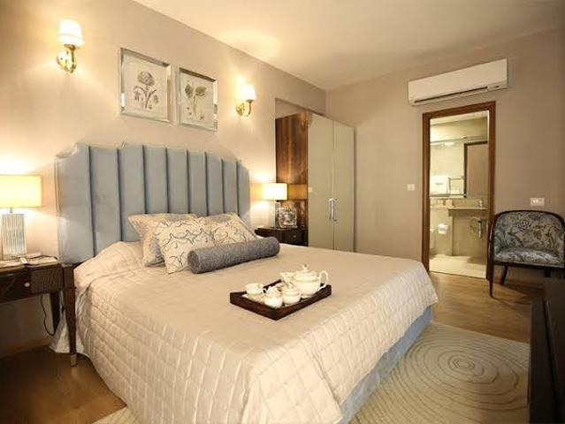 Resale | 4 BHK + Servant Room 2600 Sq.Ft. Apartment in Emaar The Palm Drive The Premier Terraces