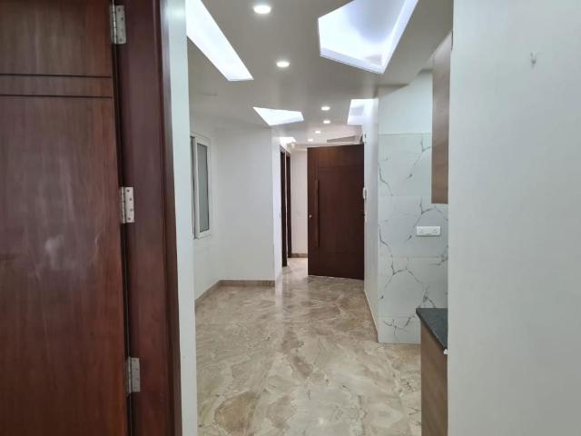 Resale | 4 BHK + Servant Room 260 Sq.Yd. Villa in Panchsheel Enclave