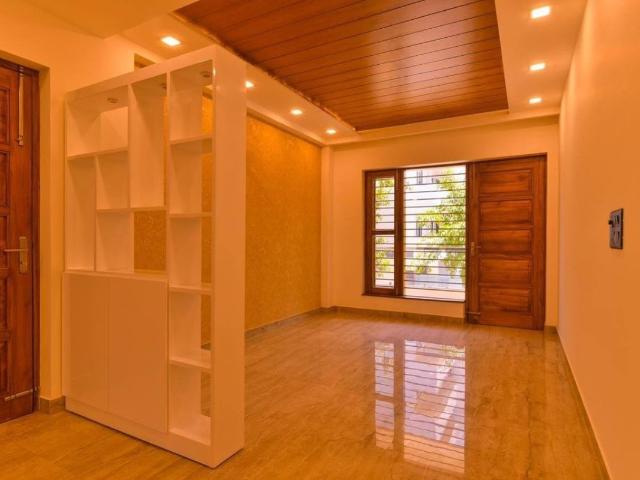 Resale | 4 BHK + Servant Room 260 Sq.Yd. Independent House in Sector 84
