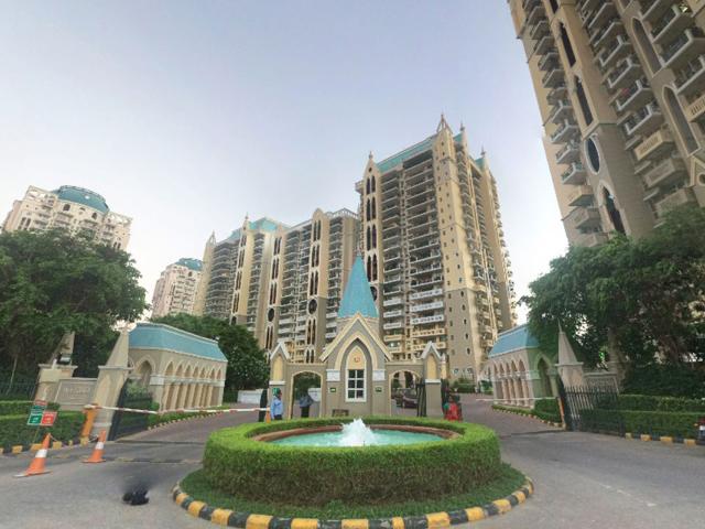 Resale | 4 BHK + Servant Room 2610 Sq.Ft. Apartment in DLF Westend Heights