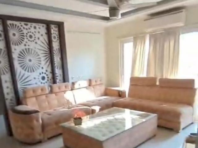 Resale | 4 BHK + Servant Room 2625 Sq.Ft. Apartment in VVIP Addresses