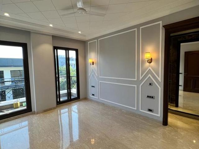 Resale | 4 BHK + Servant Room 267 Sq.Yd. Villa in Emaar Marbella