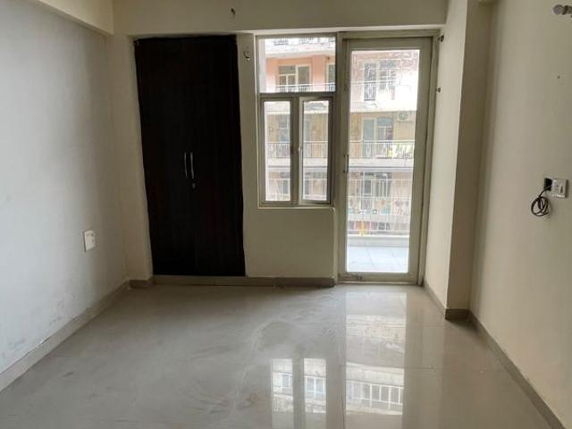 Resale | 4 BHK + Servant Room 2650 Sq.Ft. Apartment in Uninav Utopia