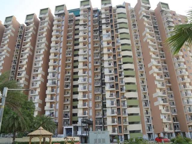 Resale | 4 BHK + Servant Room 2650 Sq.Ft. Apartment in Uninav Utopia