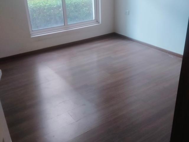 Resale | 4 BHK + Servant Room 2700 Sq.Ft. Apartment in DLF Westend Heights